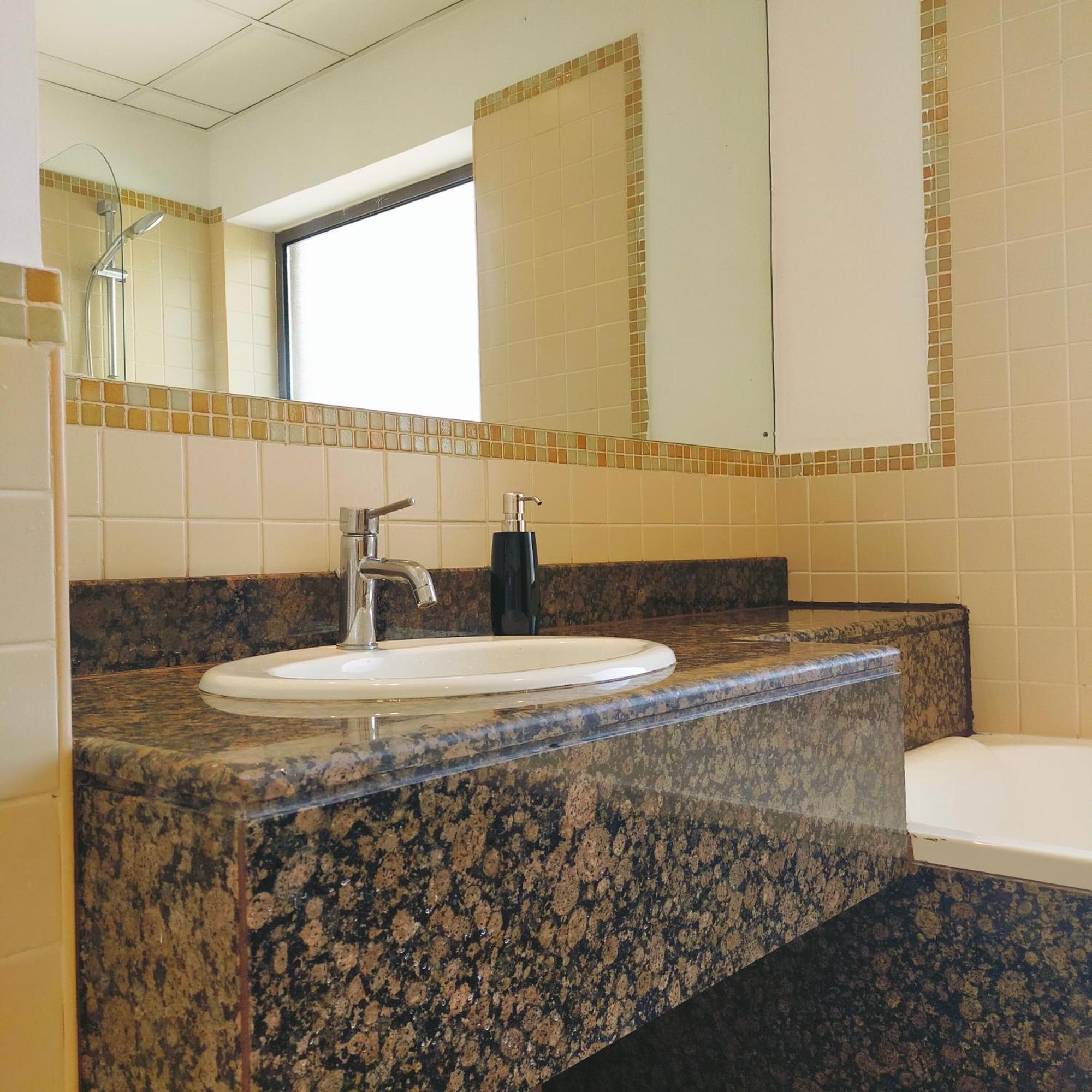 Hostel Sea La Vie Dubaj Zewnętrze zdjęcie
